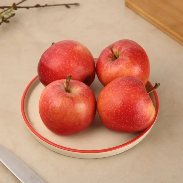 Apple Royal Gala (Kashmiri) - 1 - 1.05 kg