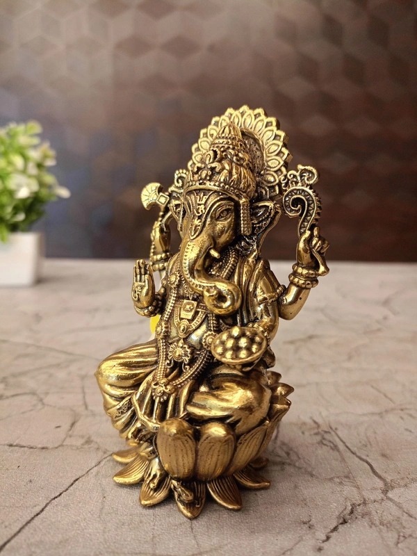 Brass Fine Art Ganesha Sitting On Lotus Base idol 