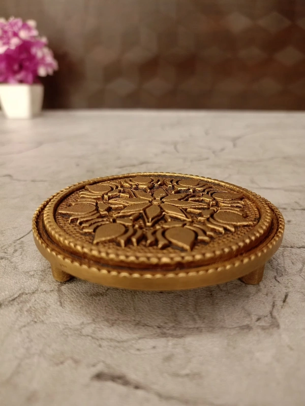 DecorsOne Brass Round Chowki 1''