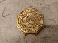 DecorsOne Brass Hexagon Shape Chowki 1.5″