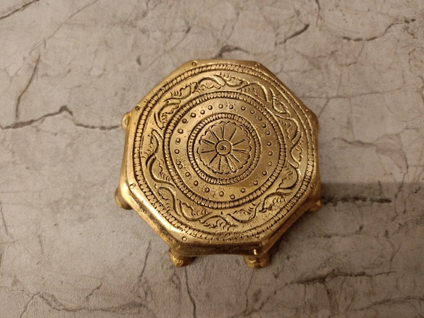 DecorsOne Brass Hexagon Shape Chowki 1.5″