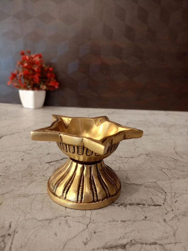 DecorsOne Brass Five Face Diya 2.5″