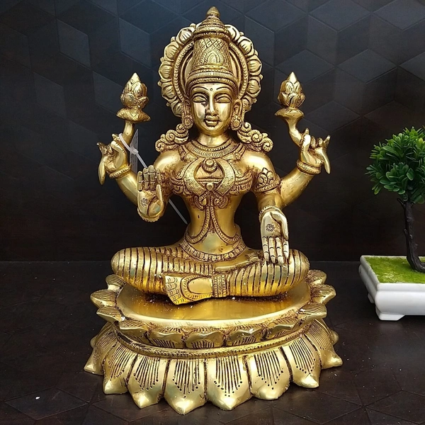 Brass Big Superfine Lakshmi Idol