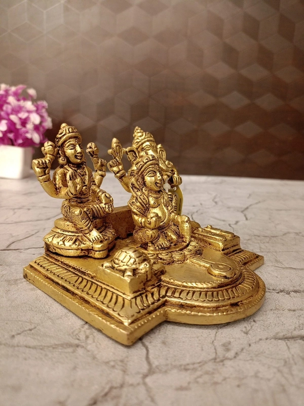 Brass Lakshmi, Kuberar, Gnaesha With Tortoise Idol / Antique And Handicraft Idol 
