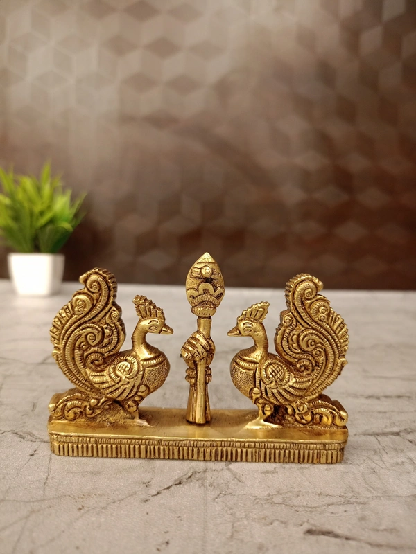 DecorsOne Brass Vel with Two Peacock Idol 2.5″