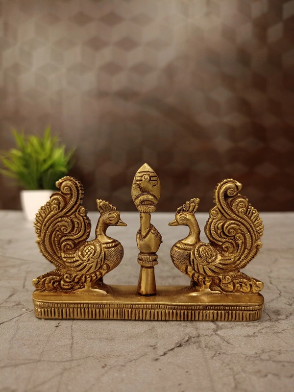 DecorsOne Brass Vel with Two Peacock Idol 2.5″