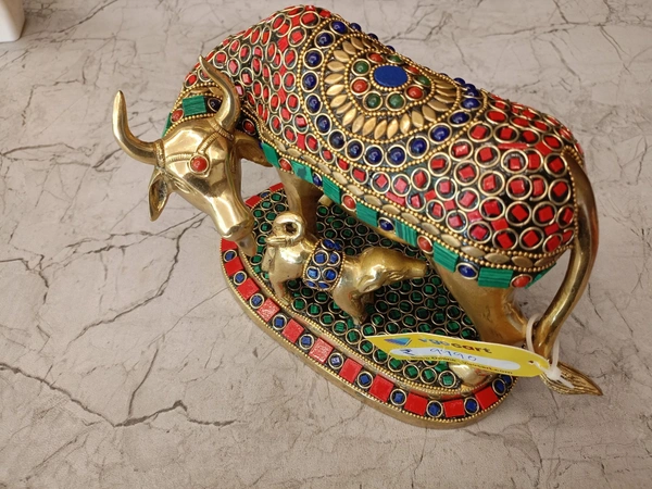 DecorsOne Brass Stone Cow and Calf Kamadhenu Idols: Divine Blessings & Exquisite Craftsmanship