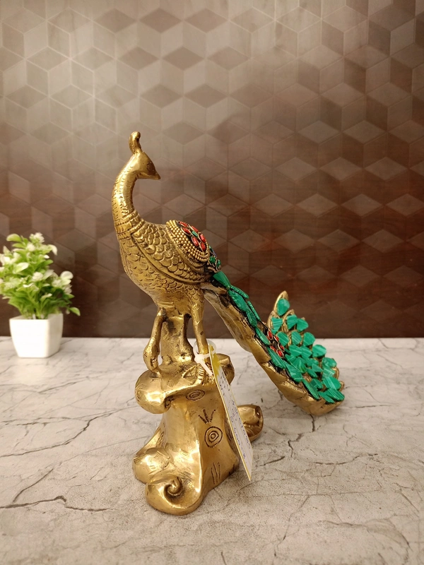 DecorsOne Brass Peacock Idol Stone Finish 8''