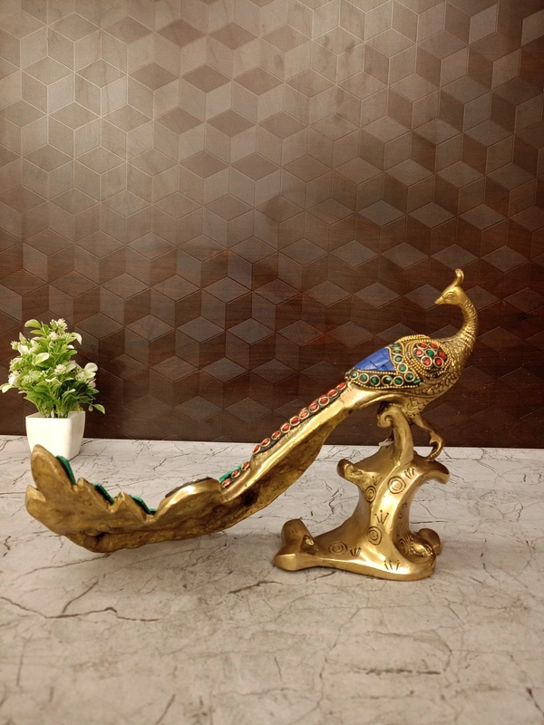 DecorsOne Brass Peacock Idol Stone Finish 8''