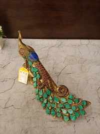 DecorsOne Brass Peacock Idol Stone Finish 8''