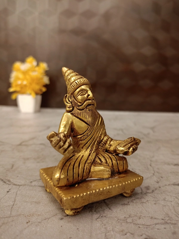 DecorsOne The Famous Poet Thiruvalluvar Brass Statue 3″