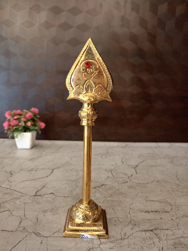 DecorsOne Brass Vel With Red Stone 8.5"