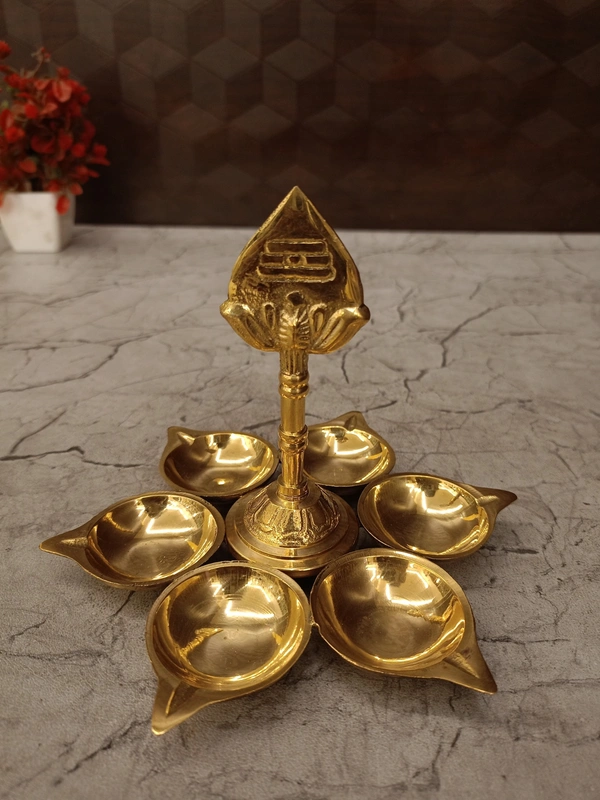 DecorsOne Brass Vell With Sex Diyas 5"