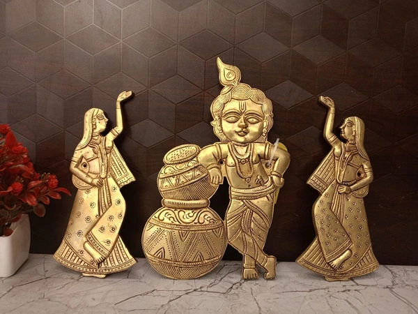 DecorsOne Brass Krishna With Decor Lady Wall Mount 10″