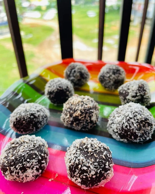 COCONUT Chocolates - 7 Pc