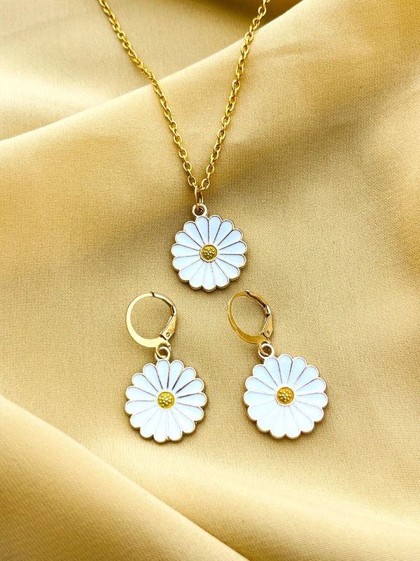 Pendant For Girls And Women With Earrings - Free, Multi
