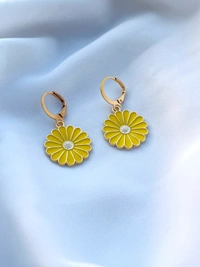 Daisy Pendant With Hoop Earrings For Girls And Women - Free, Yellow