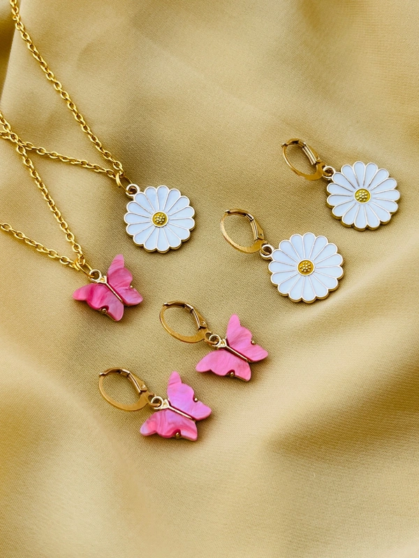 Pendant For Girls And Women With Earrings - Free, Multi