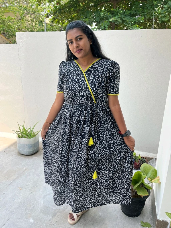 Black-cotton Feeding Kurti - Black, M