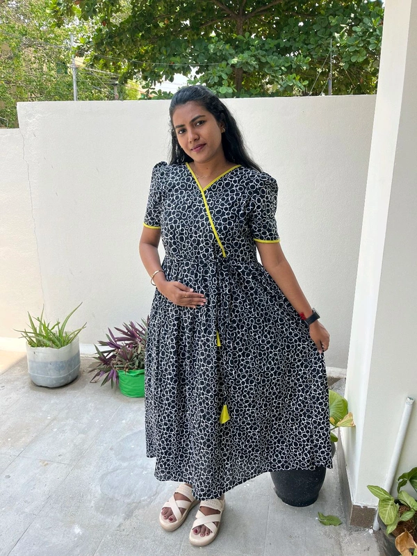 Black-cotton Feeding Kurti - Black, M