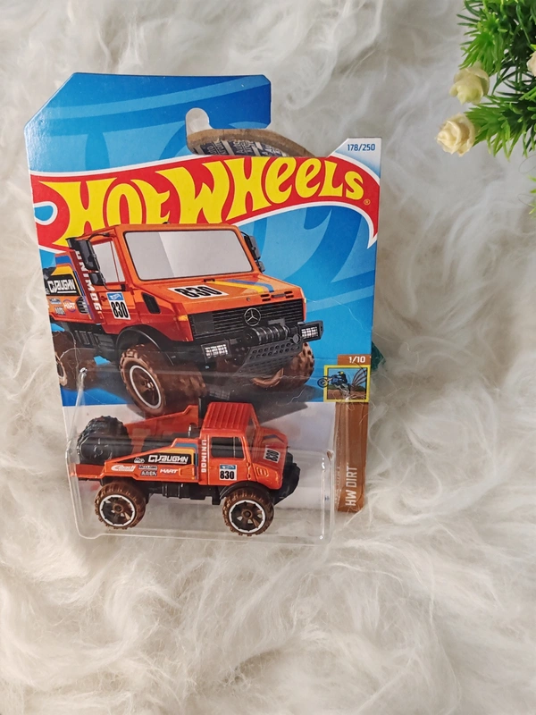 HOTWHEELS Hot Wheels 1:64 Scale|MERCEDES- BENZ UNIMOG 1300L|HW DIRT|1/10|178/250