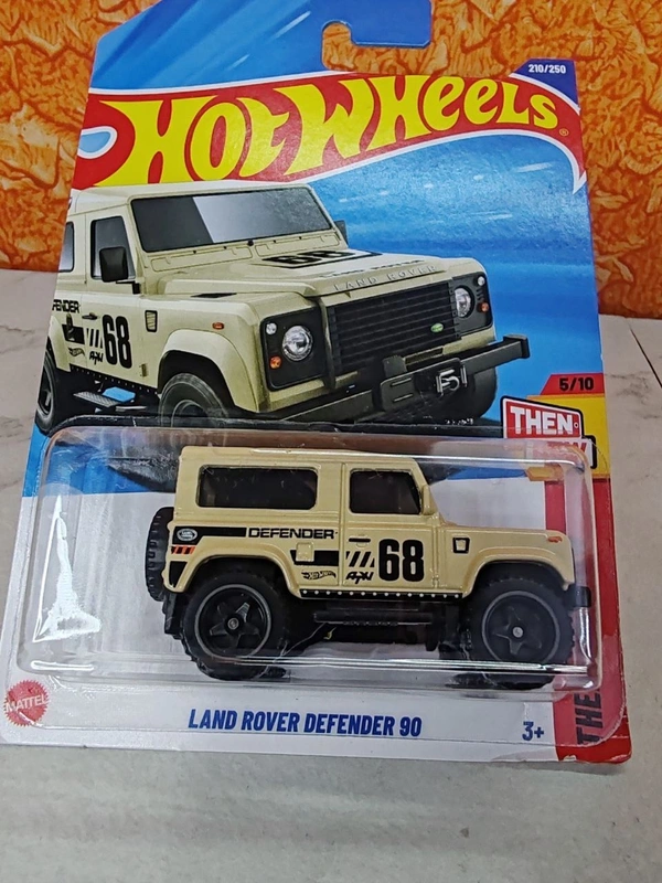 HOTWHEELS Hot Wheels 1:64 Scale | LAND ROVER DEFENDER 90 | Then and Now | cream | 5/10 | 210/250