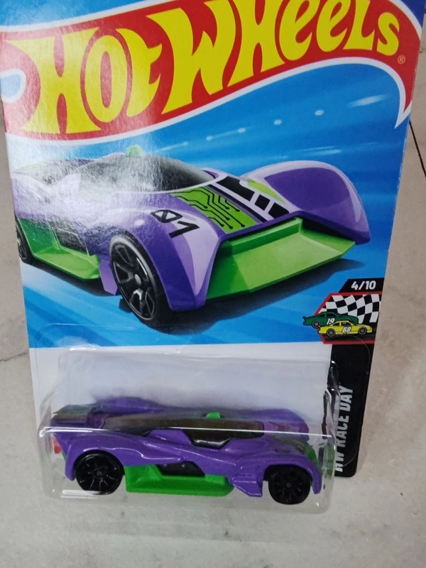 HOTWHEELS Hot Wheels 1:64 Scale | FUTURISMO | HW Race Day | Purple | 4/10 | 124/250