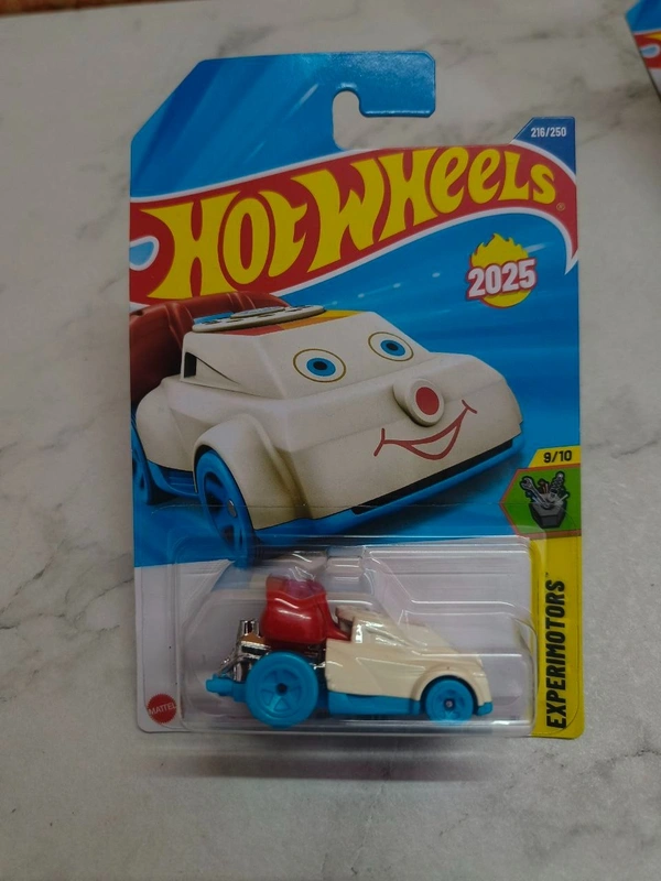 Hot Wheels 1:64 Scale | QUICK CHAT | Experimotors | White | Case L&M | 216/250