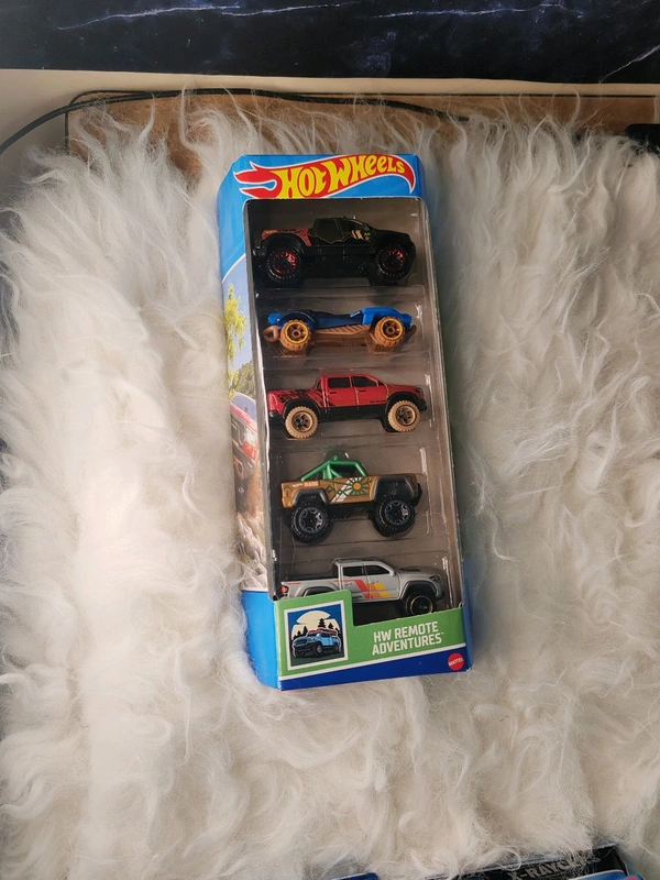 Hot Wheels Car HW REMOTE ADVENTURES Pack of 5 ('10 TOYOTA TUNDRA | DUNE-A-SOAR | 2020 RAM 1500 REBEL | CUSTOM FORD BRONCO  | '20 TOYOTA TACOMA )