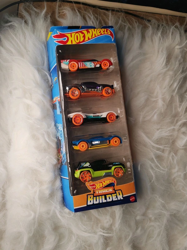 Hot Wheels TRACK BUILDERS Pack of 5 ( GRUPPO x24 | LIGHTNIN' BUG | ROADSTER BITE | MACH IT GO | DRONE DUTY )