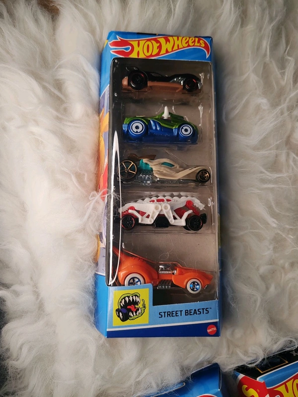 Hot Wheels STREET BEASTS Pack of 5 ( HOWLIN' HEAT | PURRFECT SPEED | TOMB UP | DOUBLE DEMON | STEER CLEAR )