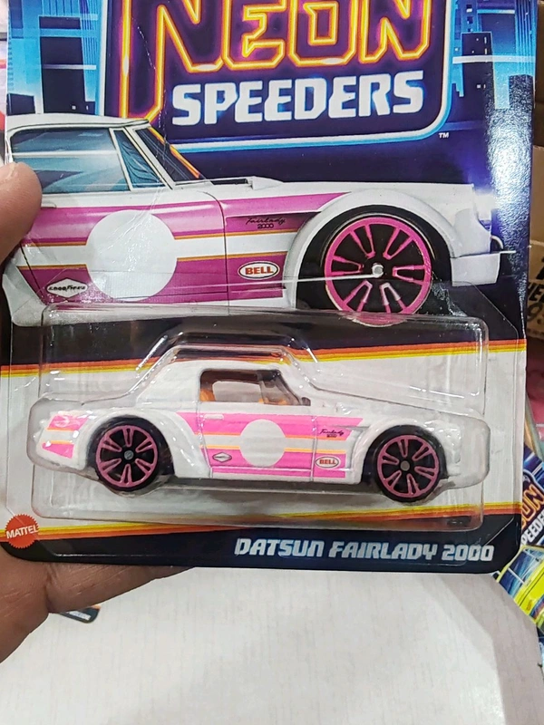 Hot Wheels NEON SPEEDERS | DATSUN FAIRLADY 2000 |HLH72| 5:8