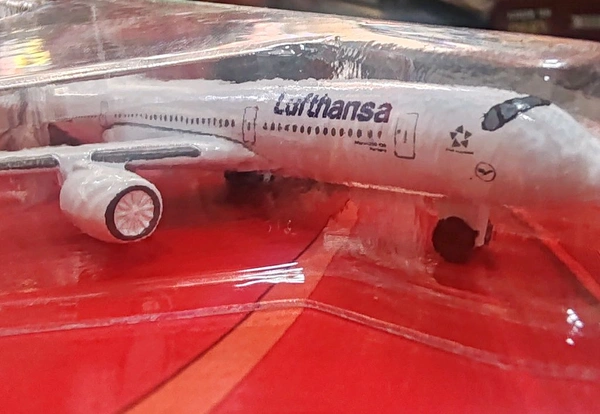 Majorette Airplanes - Airbus A350-900 Lufthansa