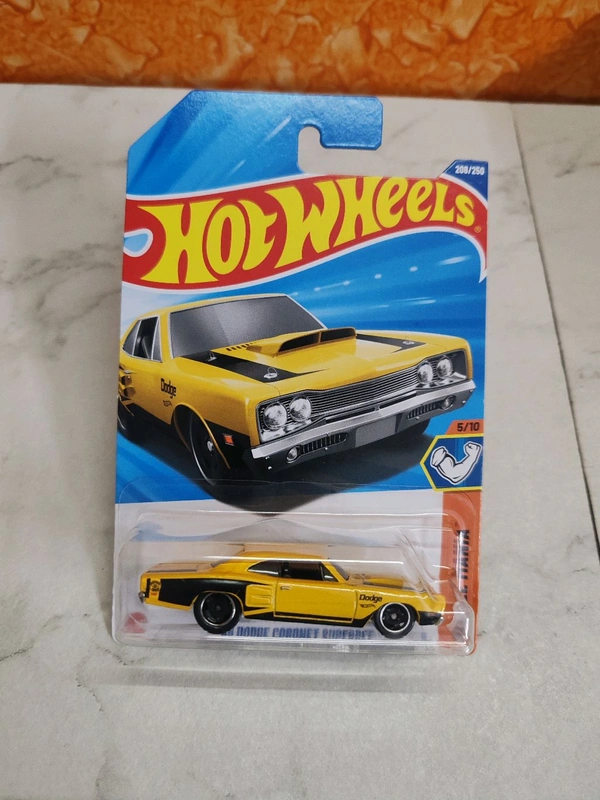 HOTWHEELS Hot Wheels 1:64 Scale | 69 DODGE CORONET SUPERBEE | Muscle Mania | yellow | 5/10 | 208/250