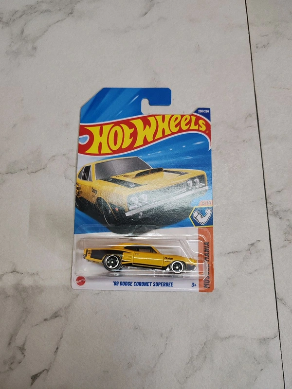 HOTWHEELS Hot Wheels 1:64 Scale | 69 DODGE CORONET SUPERBEE | Muscle Mania | yellow | 5/10 | 208/250