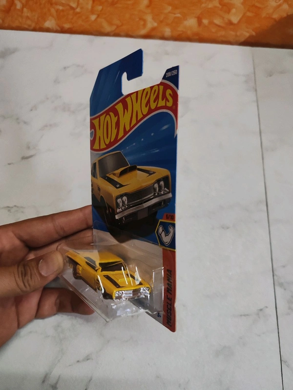 HOTWHEELS Hot Wheels 1:64 Scale | 69 DODGE CORONET SUPERBEE | Muscle Mania | yellow | 5/10 | 208/250