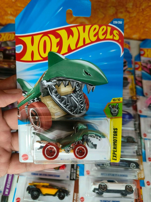 Hot Wheels 1:64 Scale | SHARK BITE | Experimotors | Green | Case M | 229/250 Treasure Hunt