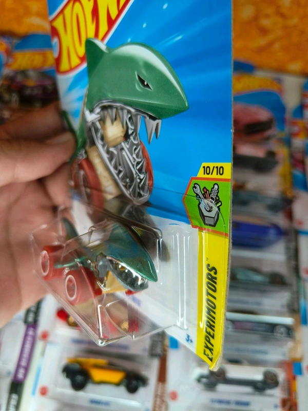 Hot Wheels 1:64 Scale | SHARK BITE | Experimotors | Green | Case M | 229/250 Treasure Hunt