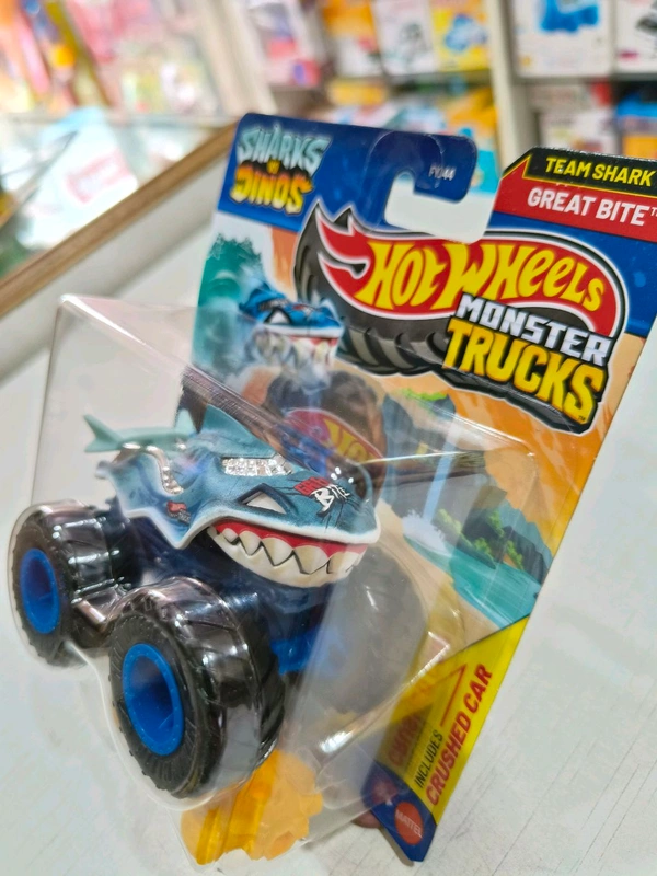 GREAT BITE | SHARKS VS. DINOS | TEAM SHARK | HOT WHEELS MONSTER TRUCKS 1:64 SCALE | FYJ44