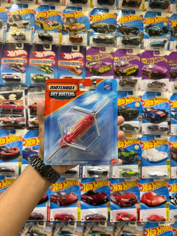 MATCHBOX  | CH-47 CHINOOK | SKY BUSTERS | JDJ05 | BOEING OFFICIALLY LICENSED | 1/32