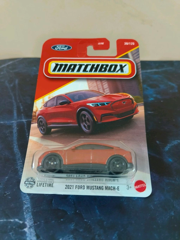 MATCHBOX | 2021 FORD MUSTANG MACH-E | FORD | 39/125