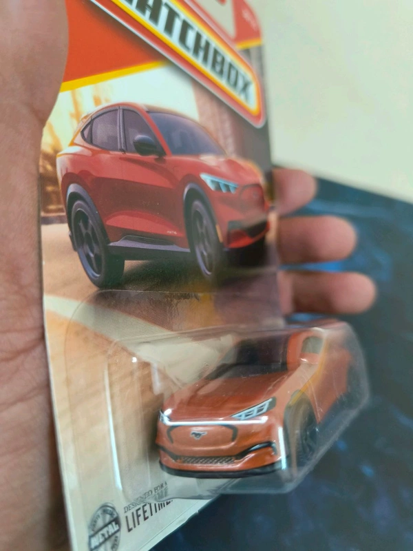 MATCHBOX | 2021 FORD MUSTANG MACH-E | FORD | 39/125