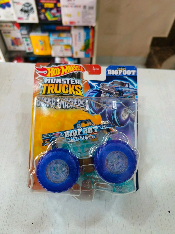 BIGFOOT 4x4x4 | POWER SMASHERS | HOT WHEELS MONSTER TRUCKS 1:64 SCALE | HYJ19