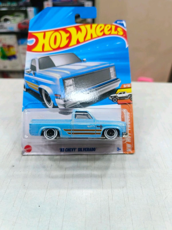 HOT WHEELS Hotwheels | ‘83 CHEVY SILVERADO | HW HOT TRUCKS | LIGHT BLUE | IMPORTED | H CASE | 157/250