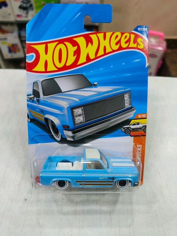 HOT WHEELS Hotwheels | ‘83 CHEVY SILVERADO | HW HOT TRUCKS | LIGHT BLUE | IMPORTED | H CASE | 157/250