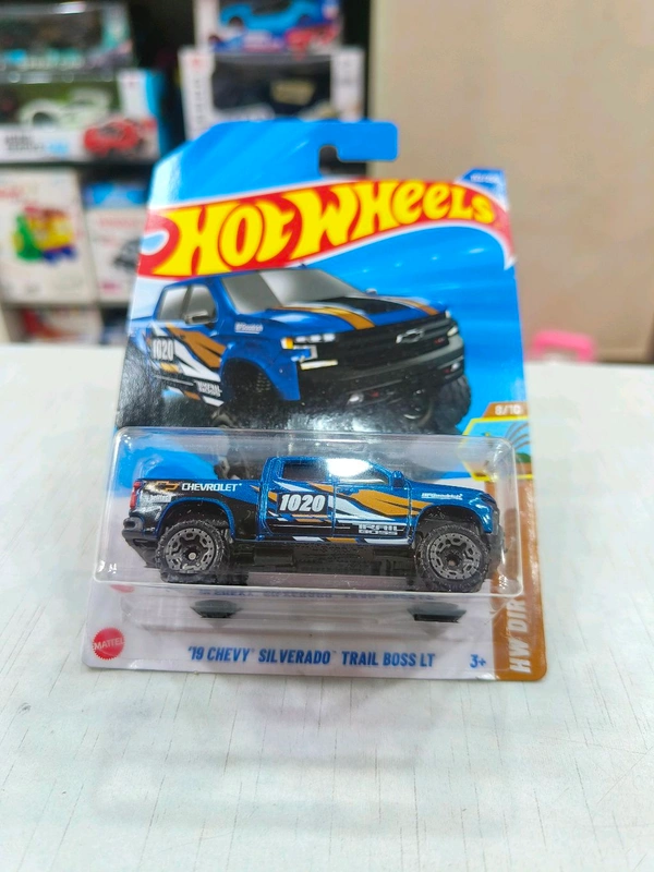 HOT WHEELS Hotwheels | ‘19 CHEVY SILVERADO TRAIL BOSS LT | HW DIRT | Dark Blue | IMPORTED | H CASE | 152/250