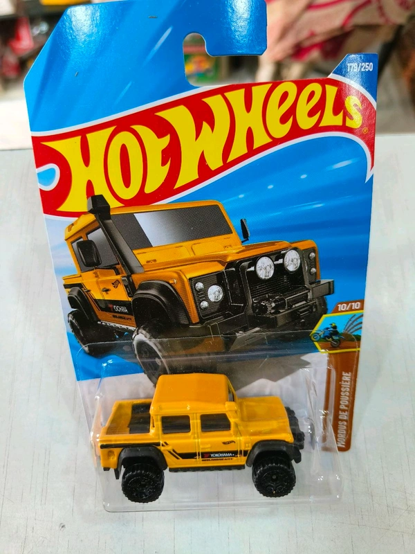 Hot Wheels 15 Land Rover Defender Double Cab | HW Dirt | Yellow | 179/250