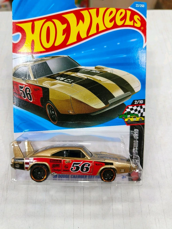 Hot Wheels '69 Dodge Charger Daytona |  HW Starting Grid | Metalflake Gold