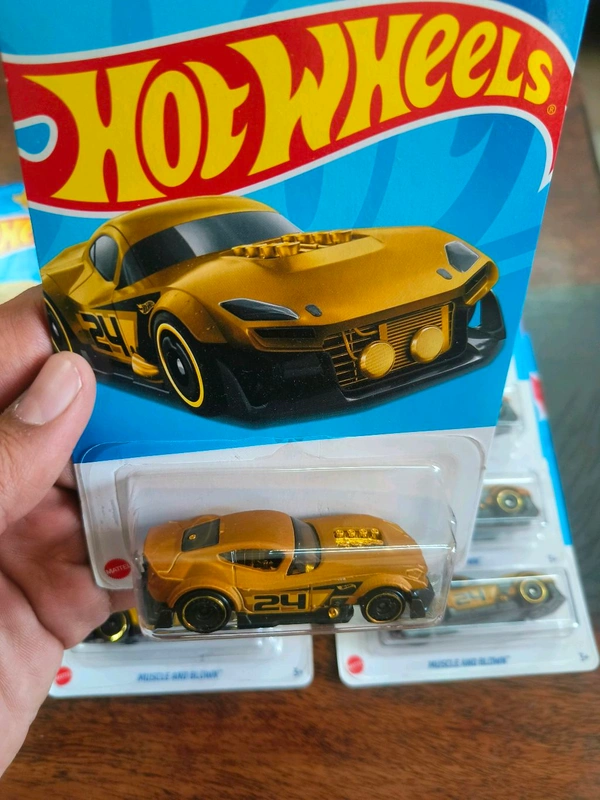 Hot Wheels MUSCLE AND BLOWN | Metalflake Gold |