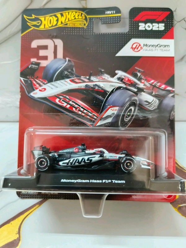 Hot Wheels PREMIUM | F1 2025 | MoneyGram Haas F1 Team #31 | HRV11